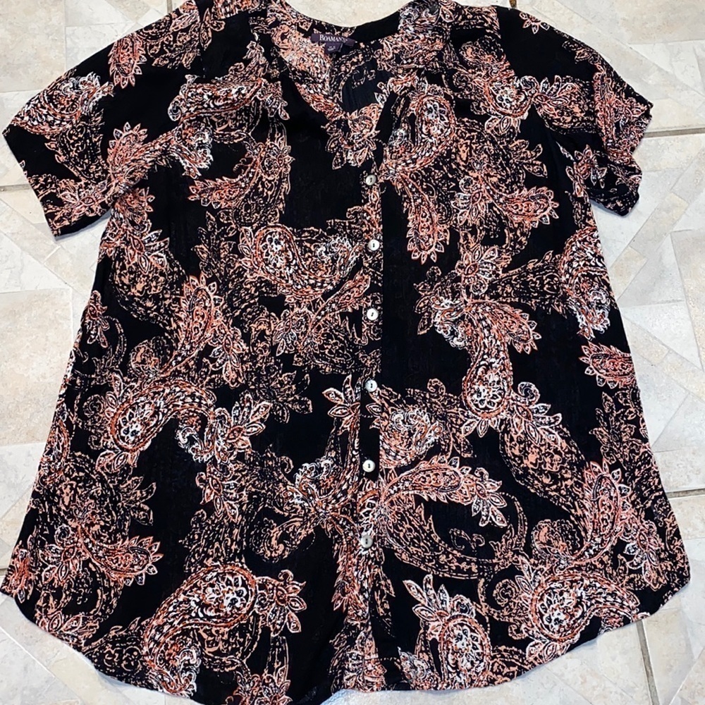 a womens Roamans casual short sleeve button front plus size blouse 16W